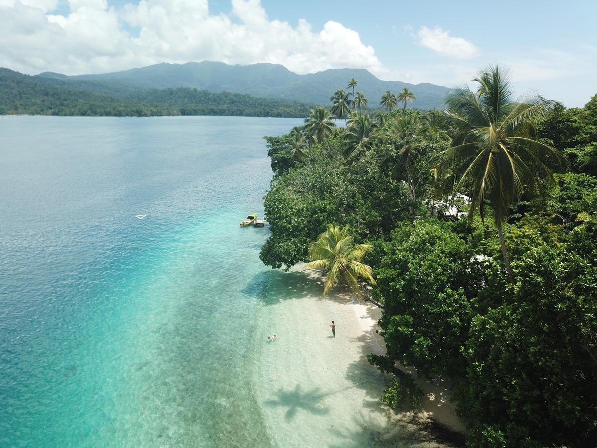 Evis Resort At Nggatirana Island Halisi Exterior foto